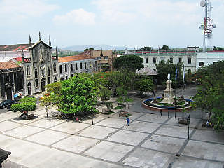 KOLONIAL BY: De norske studentene er basert i Le�n, Nicaraguas nest st�rste by etter Managua. Byen er preget av spanske koloniale bygninger, blant annet mange kirker. Foto: MOODY75/CREATIVECOMMONS