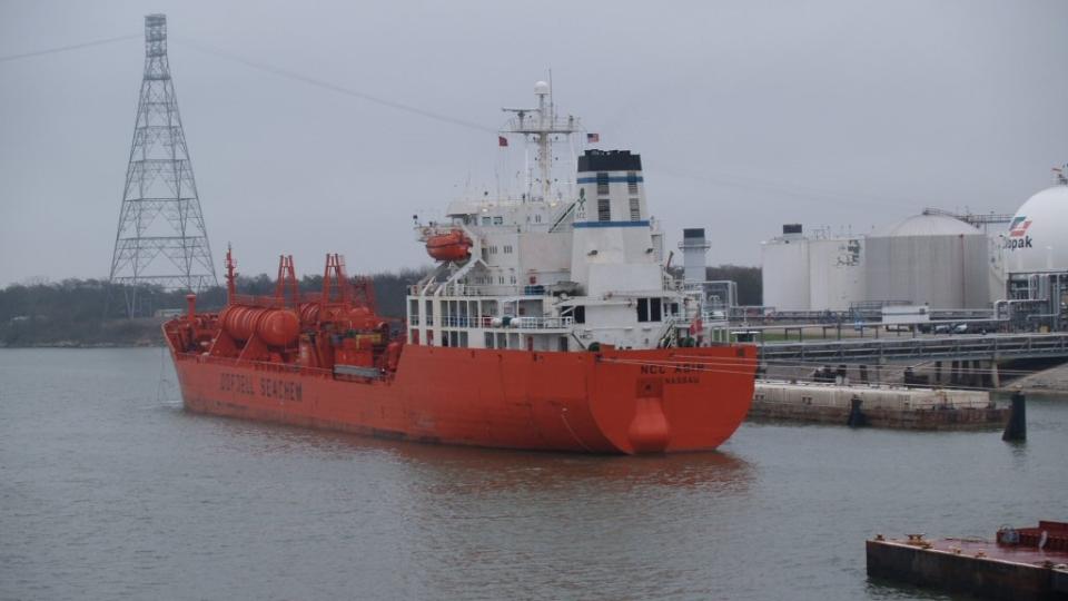 KAPRET: Den 158 meter lange kjemikalietankeren Bow Asir ble kapret for over ett d�gn siden. Foto: SHIP PHOTO