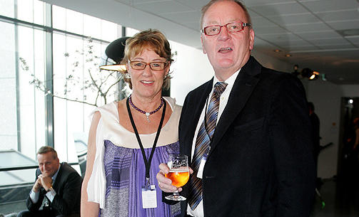 P� FEST: Knut Haavik og samboeren Solveig. Foto: STELLA PICTURES
