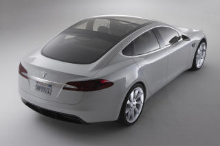 ROMSLIG: Produsenten lover plass til fem voksne og to barn, dessuten stort bagasjerom.Foto: TESLA