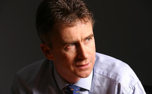 TAR TID: Stephen Askins fra britiske Ince & co. frykter at det kan ta opp til tre m�neder f�r Bow Asir og mannskapet frigis. Foto: Ince & co.