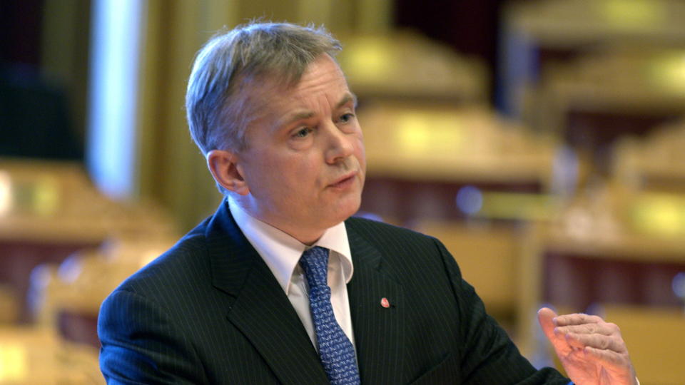 TILBAKE P� JOBB: Justisminister Knut Storberget er tilbake p� jobb igjen fra mandag, etter � ha v�rt sykemeldt i fire uker. Foto: Morten Holm/SCANPIX