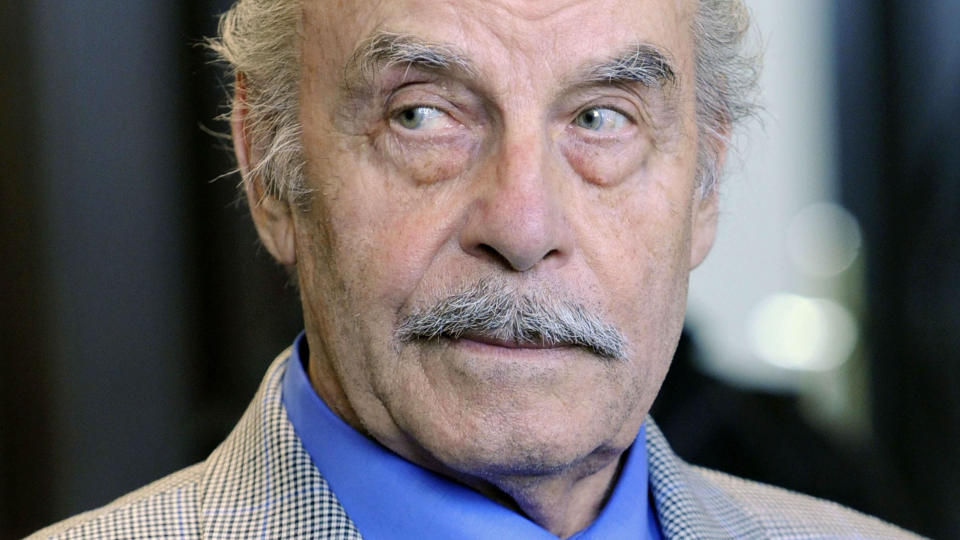 VIL SKRIVE BOK: Monsterfaren Fritzl �nsker � skrive bok. Men den er det kun barna som vil f� lese. Foto: AFP/SCANPIX