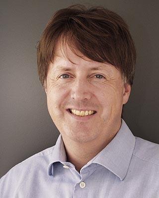 STOLT: Pressesjef Terje Mosnesset i Kreftforeningen sier han er stolt over at Jan Thomas har valgt � gi inntektene fra platesalget til en god sak. Foto: KREFTFORENINGEN