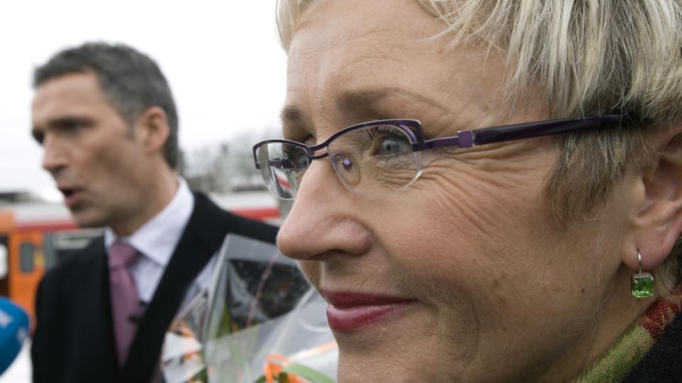 VURDERER VETO:  Samferdselsminister Liv Signe Navarsete mener EUs postdirektiv og datalagringsdirektive er s� �deleggende at det vurderes � bruke reservasjonsretten i EU for f�rste gang. 
Foto: Bj�rn Sigurds�n / SCANPIX