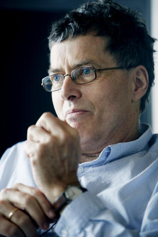 SAMFUNNSDEBATTANT: Steinar Lem er forfatter og milj�aktivist. Han har hovedfag i nordisk ved Universitet i Oslo og fikk Tarjei Vesaas' debutantpris for sin f�rste bok. Siden 1985 har han representert Framtiden i v�re hender (FIVH). Foto: JACQUES HVISTEDAHL/DAGBLADET