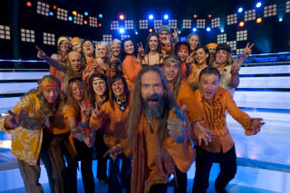 TEAM ELG: Skal synge �Everybody Needs a Friend� . Foto: TV 2
