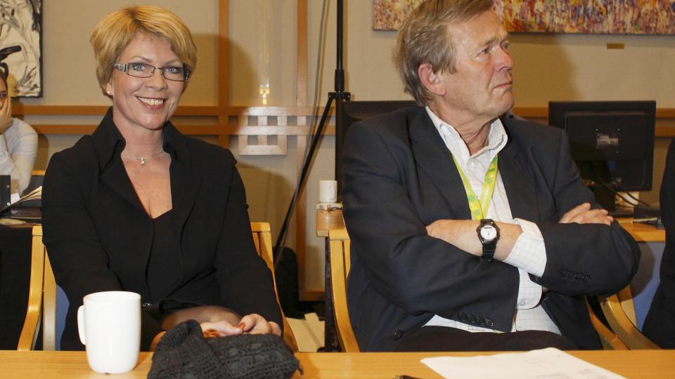 �slaug Haga var overraskende p� plass under Senterpartiets landsm�te p� Rica Parken Hotel i �lesund i ettermiddag. Til h�yre, partiveteran Johan J. Jakobsen.
Foto: Svein Ove Ekornesv�g / SCANPIX