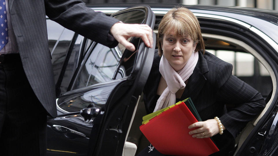 PINLIG PORNOTABBE: Innenriksminister Jacqui Smith i den britiske regjeringen leverte i juni i fjor en internettregning til arbeidsplassen for refusjon. Regningen inneholdt en tv-pakke med to pornofilmer. - Jeg er forbanna og ydmyket, sier Smith i en uttalelse i dag. Foto: AFP/Shaun Curry/SCANPIX