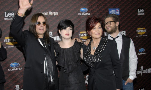 FAMILIEN: Ozzy Osbourne, Kelly Osbourne, Sharon Osbourne og Jack Osbourne under Scream Awards i oktober i fjor. Foto: Scanpix