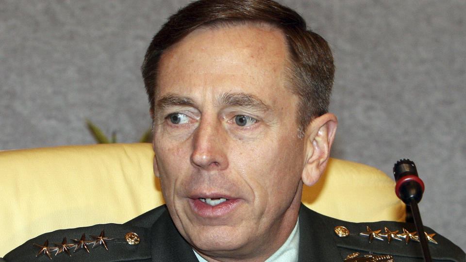 KAN IKKE BYGGE ATOMBOMBE ENDA: Iran er et par �r unna � kunne bygge atombomber, mener general David Petraeus. Foto: SCANPIX