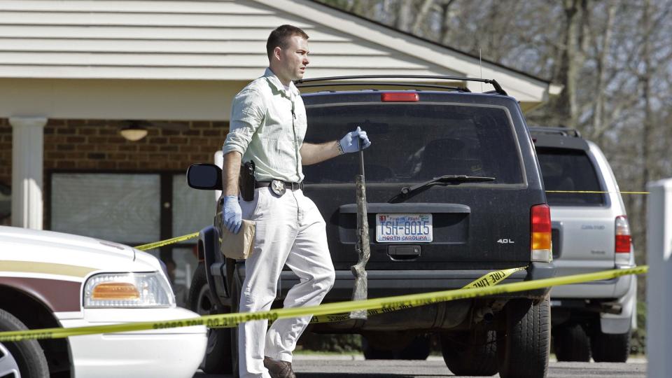 SKJ�T �TTE MENNESKER: En mann er p�grepet etter et drapsraid p� et aldershjem i North Carolina. Foto:  AP/SCANPIX