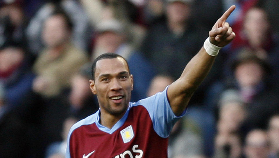 SIKRET POENG: John Carew scoret utlikningsm�let for Aston Villa rett etter at han kom inn som innbytter i pausen.Foto: Simon Dawson, AP/Scanpix
