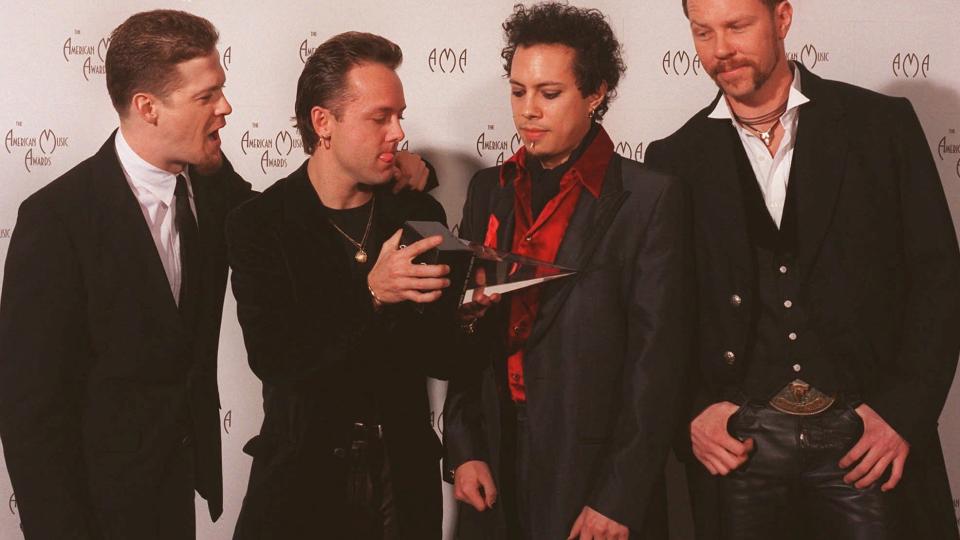 I 1997: Jason Newsted (t.v.), som sluttet i Metallica i 2001 etter 15 �r, snakker n� ut om gjenforeningen p� scenen med Lars Ulrich, Kirk Hammett og James Hetfield. Her er gjengen i 1997. Foto: AP (AP Photo/Michael Caulfield)