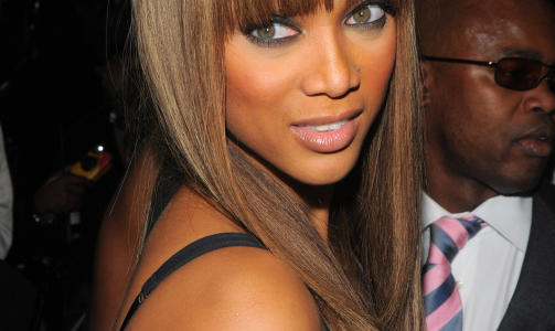 FAN NUMMER 3:  Tyra Banks f�r med seg moteshowet. Foto: AP Photo/Peter Kramer