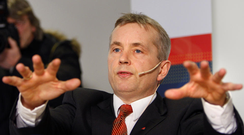 TRAKK FORSLAGET: Justisminister Knut Storberget m� forklare seg for Stortinget om hvordan departementet kunne legge ut en pressemelding om at de ville endre uniformsreglementet i politiet, for s� � m�tte trekke det tilbake kort tid etterp�. Foto: Erlend Aas/Scanpix