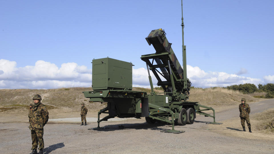 VIL SKYTE NED: Det japanske forsvaret er forberedt p� � skyte ned rakettene fra Nord-Korea dersom de kommer inn p� japansk territorium. Her har de satt opp forsvarsinstallasjoner i Akita Foto: Katsumi Kasahara/Scanpix/AP