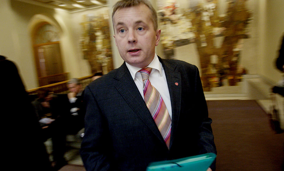 TAR SELVKRITIKK: Justisminister Knut Storberget har i dag sendt Stortinget sitt svar p� behandlingen av sp�rsm�let om � tillate hijab i politiet. Foto: Stian Lysberg Solum/Scanpix