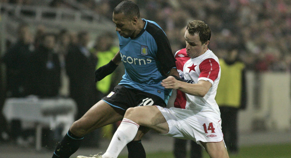 INTERNASJONAL ERFARING: Senkerik har spilt i b�de Champions League og i Uefa-cupen. Her mot Aston Villa og John Carew.Foto:  REUTERS/David W Cerny