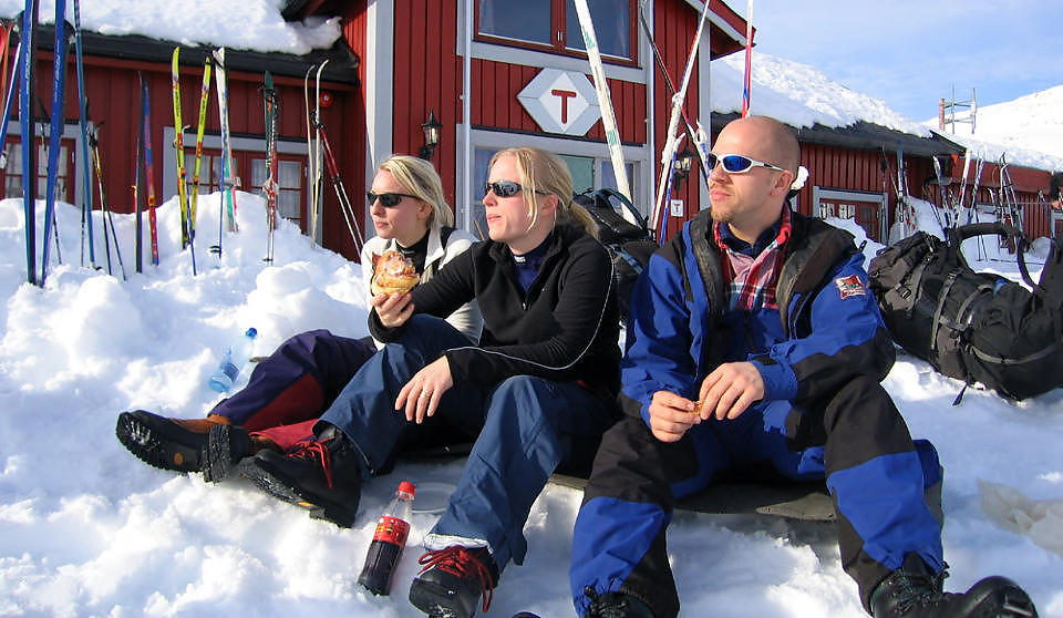 JOTUNHEIMEN: Turistforeningens hytte Fondsbu er et popul�rt m�l for hytte-til-hytte-turer. Foto: GUNNAR LIER/SCANPIX