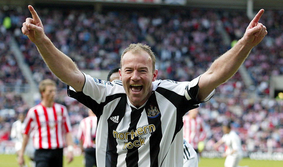 FOLKEHELT: Alan Shearer har legendestatus blant Newcastle-fansen. S� sp�rs det hvor lenge det varer n�r han n� skal fors�ke seg som manager i den nedrykkstruede klubben. Foto: SCANPIX/AP Photo/Scott Heppell