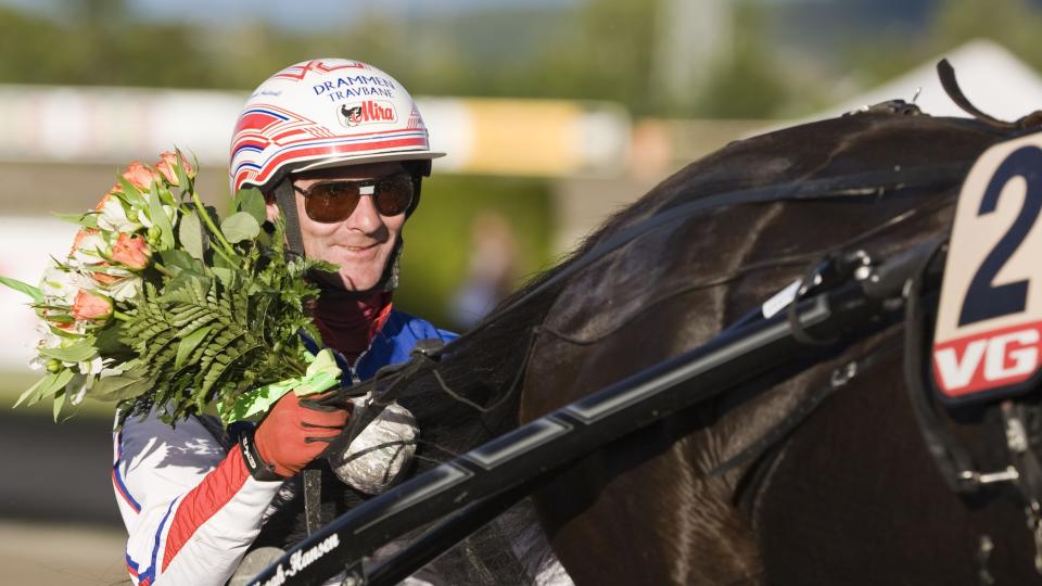 STJERNEKLART. Gunnar Austevoll kj�rer begge storfavorittene. Det skal v�re klart for seier i 3-�rs Stjernen for begge raser. Foto: HESTEGUIDEN.COM.