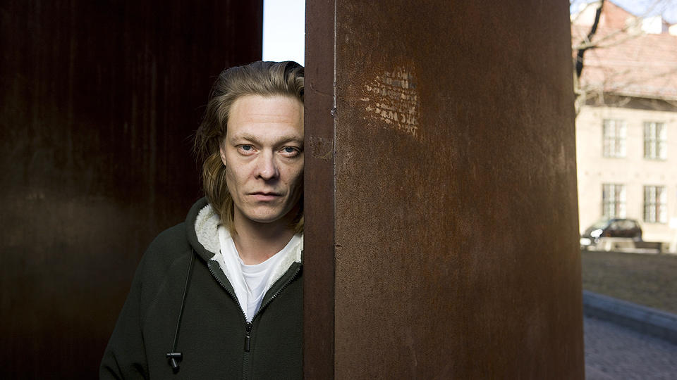 SKREKKENS MANN: Kristoffer Joner tolker rollen som Kai Koss i den nye filmgyseren �Skjult�, som hadde pressevisning i formiddag. Filmen har ordin�r kinopremiere fredag. Foto: BERIT ROLAD / SCANPIX