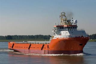 DELTAR: Det norske supplyskipet Normand Aurora deltar i leteaksjonen. Foto: SOLSTAD SHIPPING
