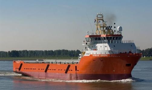  Det norske supplyskipet Normand Aurora deltar i leteaksjonen. Foto: SOLSTAD SHIPPING