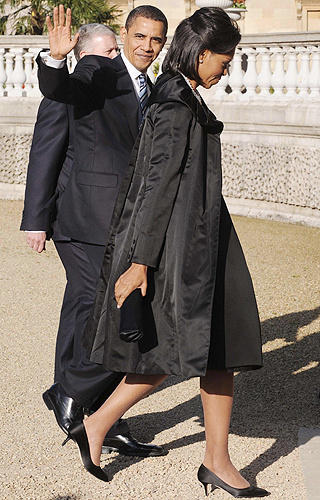 HADDE GLEDET SEG: Barack og Michelle Obama ankommer Buckingham Palace like f�r klokken 18 lokal tid i ettermiddag. Foto: STELLA PICTURES