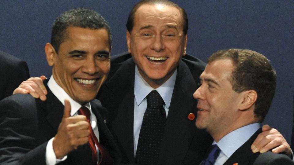 BARE GODE VENNER: Barack Obama med Italias Silvio Berlusconi og Russlands Dmitrij Medvedev ved sin side under fotoseansen p� G20-m�tet i dag.Foto: REUTERS/SCANPIX