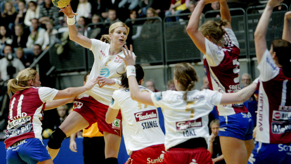 NY KONTRAKT: Tonje Larsen blir med Larvik noen �r til, selvsagt. Foto: Stian Lysberg Solum / SCANPIX