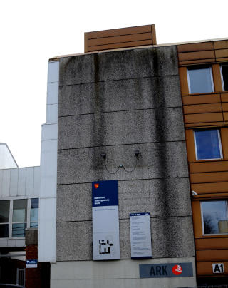 EVAKUERT: Glemmen skole i Fredrikstad ble i dag evakuert etter en bombetrussel p� internett.