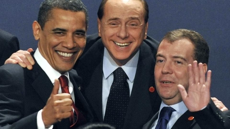 BARE GODE VENNER: Barack Obama med Italias Silvio Berlusconi og Russlands Dmitrij Medvedev ved sin side under fotoseansen p� G20-m�tet i g�r.Foto: REUTERS/SCANPIX