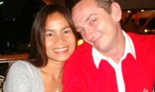 UTEN KONTAKT: Familien til den kaprede skipskapteinen Bj�rnar V�geng f�r ikke kontakt med 46-�ringen fra Vads�. Her er V�geng sammen med sin kone Marjorie. Foto: Privat