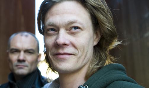 SVARER LESERNE:  Kristoffer Joner spiller hovedrollen i den nye norske filmen Skjult. Han svarer leserne i FREDAG. Foto: Berit Roald / SCANPIX