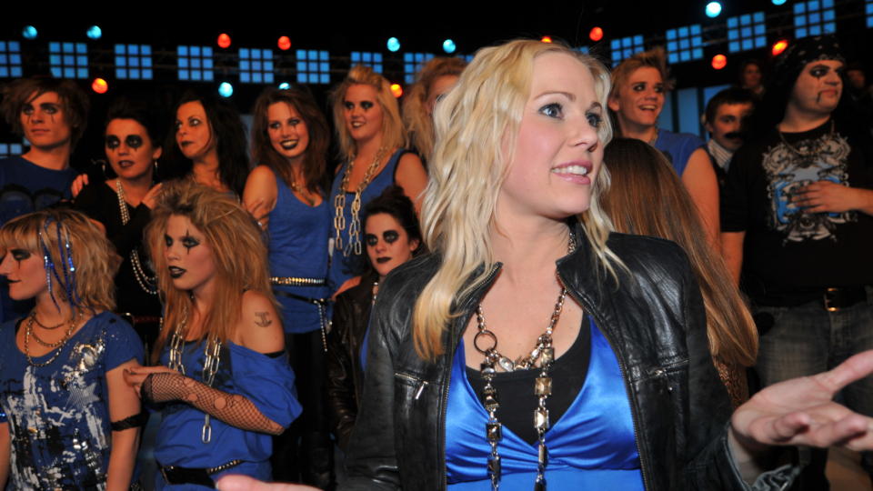 - DE SER T�FFERE UT ENN NOENGANG: Det sier Venke Knutson om sine korsangere, som kj�rte Alice Cooper-stilen helt ut i kveldens Korslaget. Dessverre holdt det ikke for pallplassering i TV-konkurransen. Foto: TV 2