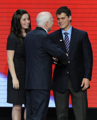 M�TTE MCCAIN: Levi Johnston f�r bruddet med Bristol. Foto: STELLA PICTURES