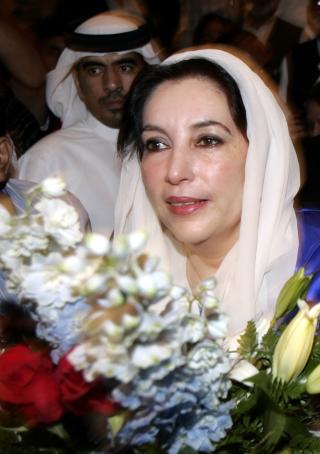 HOVEDMISTENKT: Baitullah Mehsud er hovedmistenkt for � st� bak attentatet mot Benazir Bhutto. Selv nekter Mehsud for � ha hatt noe med drapet � gj�re. Foto: AP Photo/Kamran Jebreili/SCANPIX