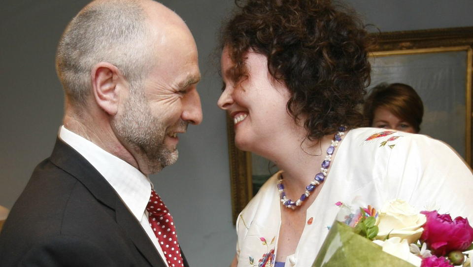 F�R KRAFTIG KRITIKK: Statsr�dene Dag Terje Andersen (Ap) og Sylvia Brustad (Ap) f�r kraftig kritikk fra opposisjonen for henholdsvis kj�pet og forvaltningen av aksjene i Aker Solutions.
Foto: Terje Bendiksby / SCANPIX