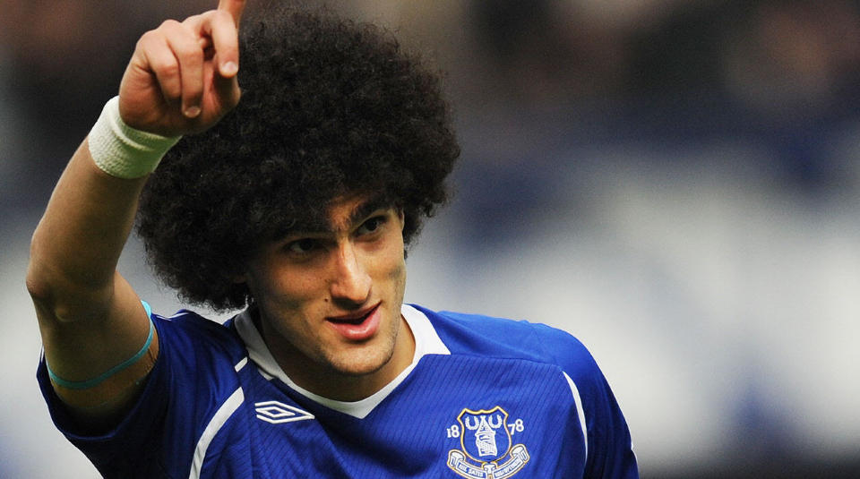 HAR KONTAKT MED ASTON VILLA: Evertons m�lfest og Aston Villas tap gj�r at det bare skiller ett poeng til femteplassen for Fellaini og Everton.Foto: AFP/PAUL ELLIS