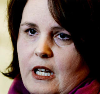 UTPEKER GRANSKERE I DAG: Etter at Aker-systemet startet egne granskinger beslutet statsr�d i N�ringsdepartementet Sylvia Brustad (Ap) at staten skulle starte en egen. Foto: Scanpix
