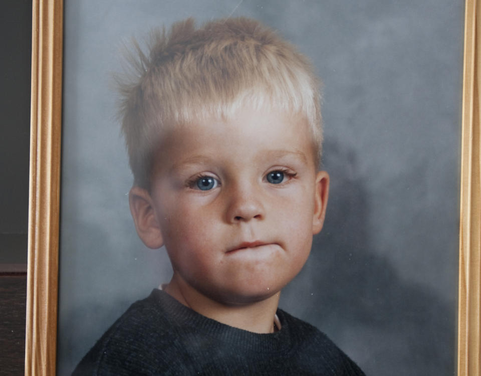 D�DE Christoffer ble funnet d�d hjemme i senga si, sannsynligvis etter grov mishandling. Stefaren ble seinere d�mt til seks �rs fengsel, men anket saken. Men Christoffer blir likevel ikke et tall i drapsstatistikken. Foto: PRIVAT