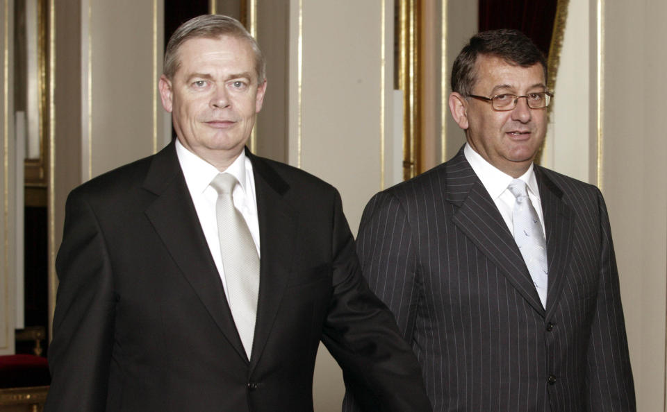 MED EKTEMANNEN: Per-Kristian Foss er gift med Jan Erik Knarbakk. Her er de to sammen p� vei til lunsjen etter d�pen til prinsesse Ingrid Alexandra i 2004. Foto: Lise �serud/SCANPIX