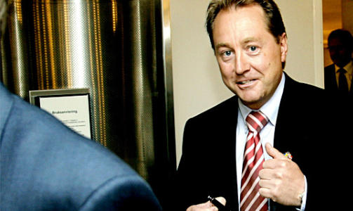 GLISTE I 2007: Staten og Wallenberg-sf�rens inntog i Aker Solutions i 2007 bet�d penger i kasse for R�kke og Aker ASA. N� f�rer aksjetransaksjoner til at det startes to granskinger. Fra venstre: Kjell Inge R�kke og Saab-sjef �ke Svensson. Foto: Jacques Hvistendahl/Dagbladet