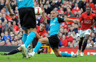 DEBUTSCORING: Her scorer Federico Macheda i sin f�rste kamp for Manchester United, mot Aston Villa. Foto: AFP