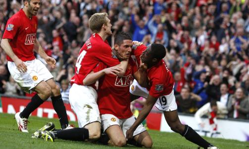 17-�RING: Federico Macheda (i midten) var den store helten etter � ha senket Aston Villa p� overtid forrige helg. 17-�ringen scoret igjen mot Sunderland - etter bare 48 sekunder p� banen.Foto: AP Photo/Jon Super