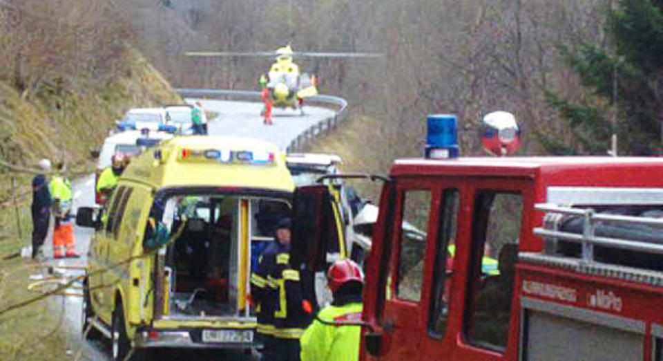 STORUTRYKNING: Redningsmannskapene var raskt p� ulykkesstedet - men m�tte konstatere at tre personer var d�de. Foto: TORE AARFLOT/M�RE