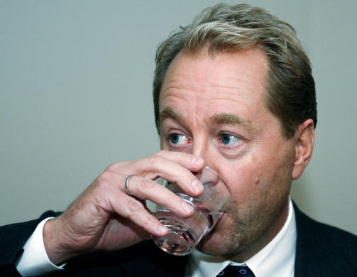 TAUS: Kjell Inge R�kke har s� langt ikke uttalt seg om det omstridte interne salget i Aker-systemet.