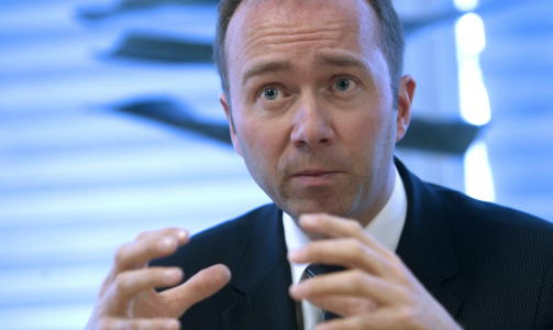 VIL DELE TV-EN:  Kulturminister Trond Giske (Ap) vil tillate reklamen � dele tv-skjermen. Foto: SCANPIX